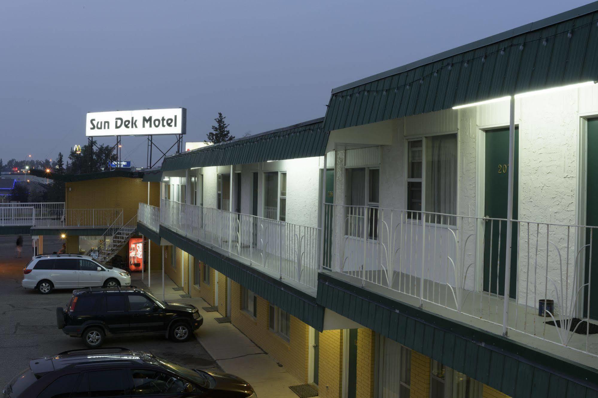 Sun-Dek Motel Medicine Hat Exterior photo