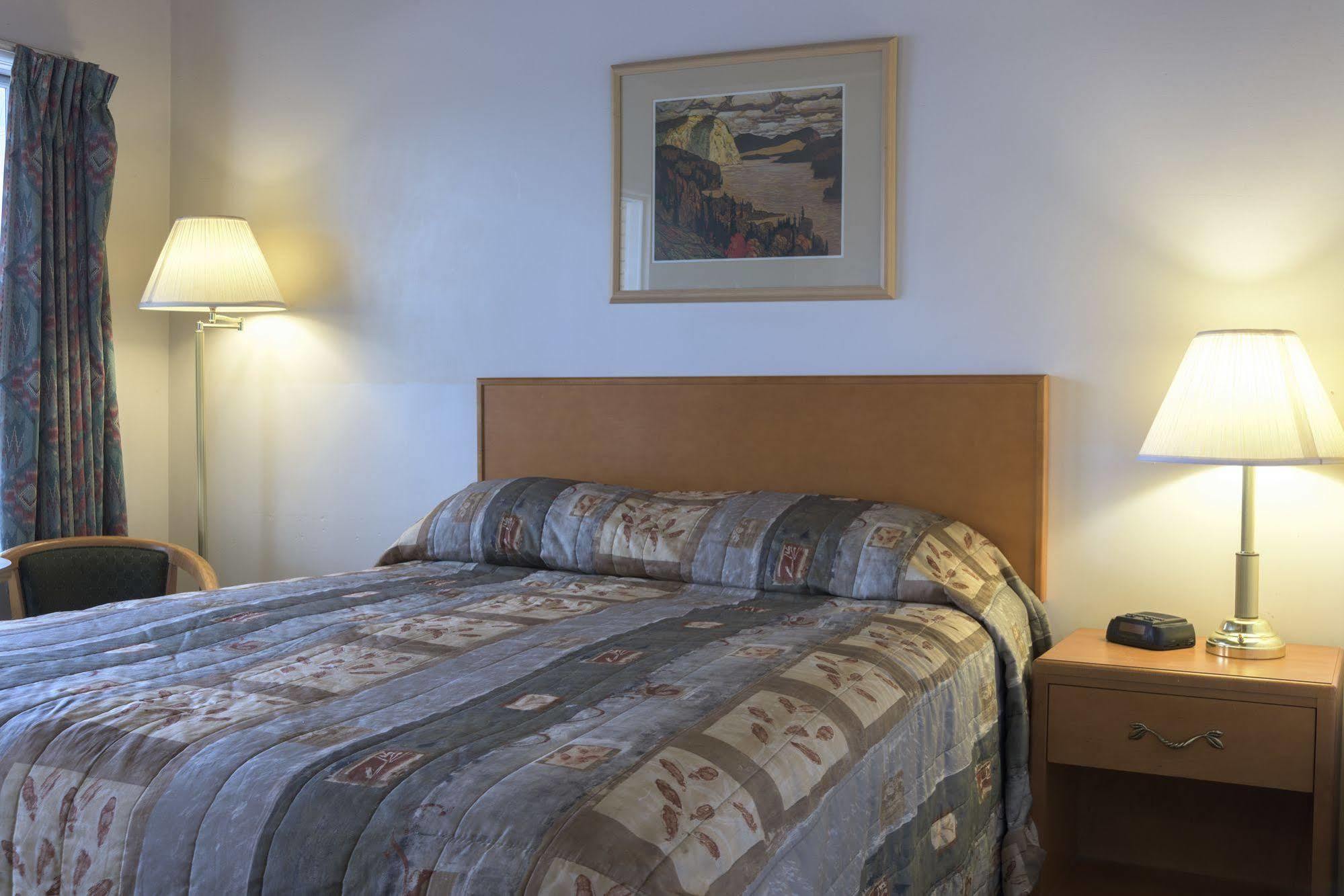 Sun-Dek Motel Medicine Hat Exterior photo