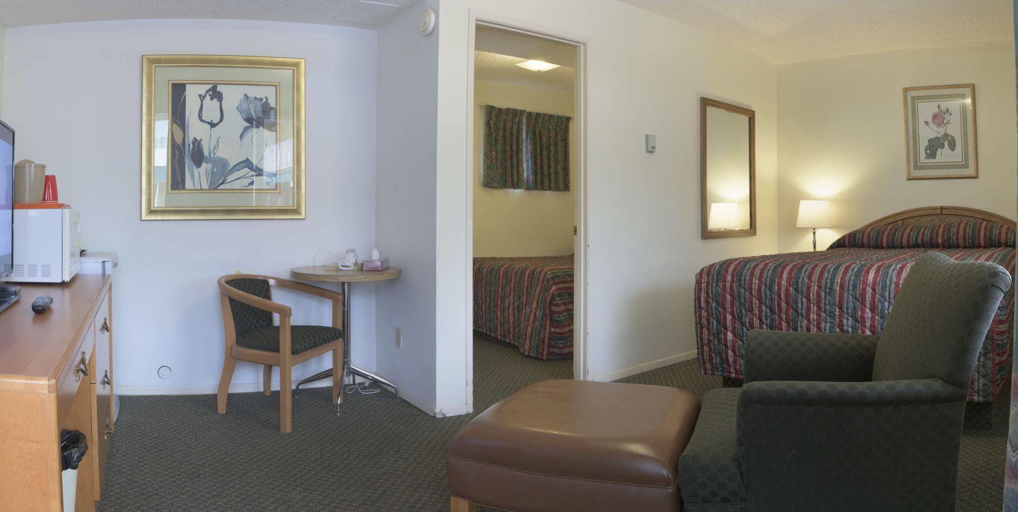 Sun-Dek Motel Medicine Hat Exterior photo