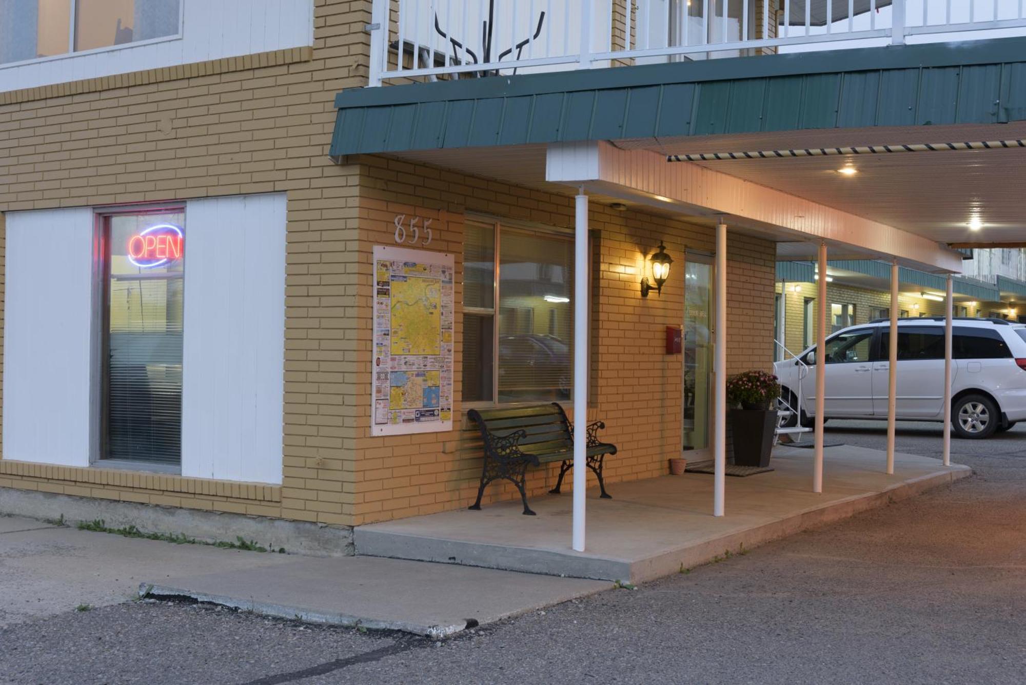 Sun-Dek Motel Medicine Hat Exterior photo