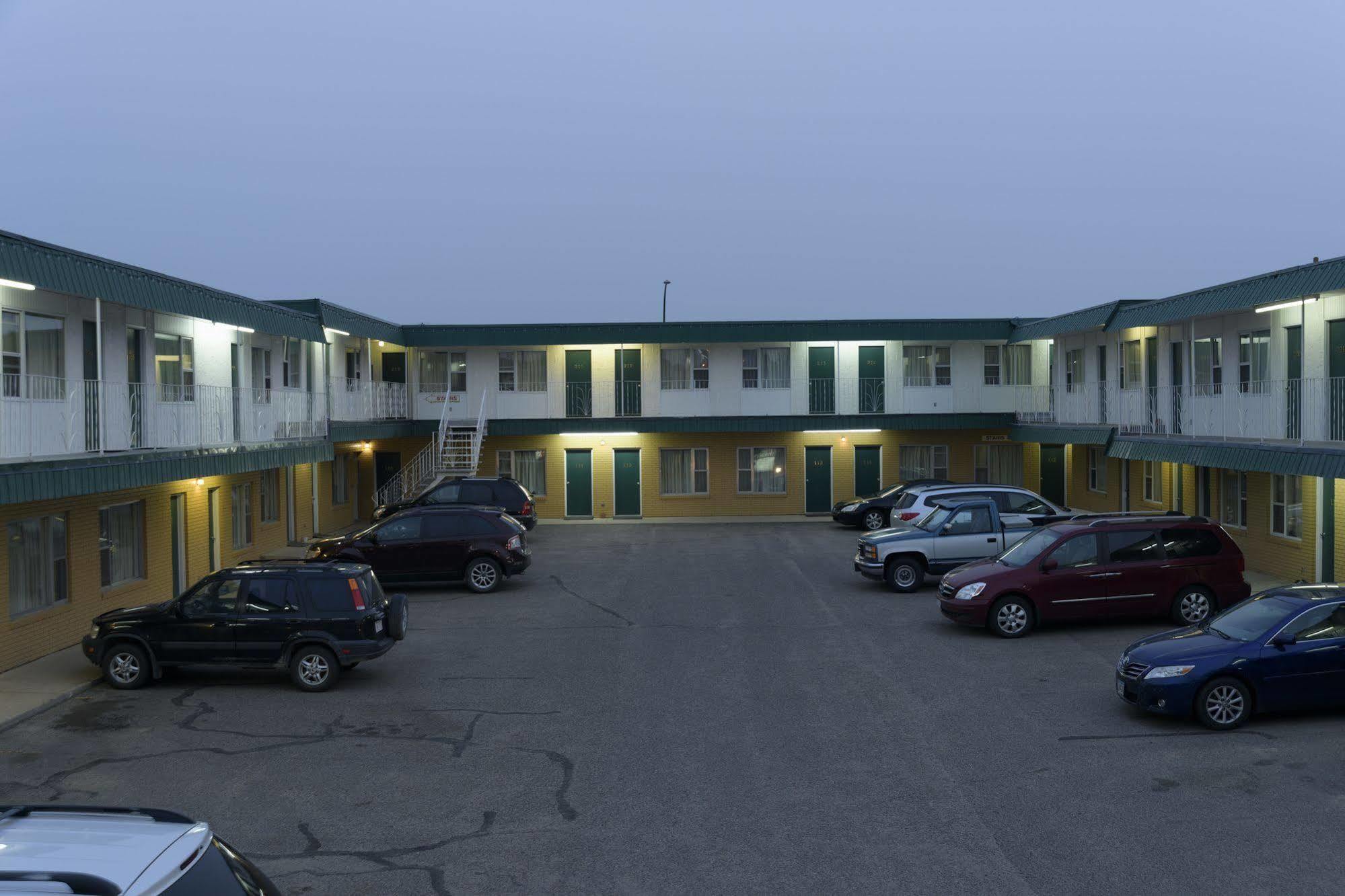 Sun-Dek Motel Medicine Hat Exterior photo